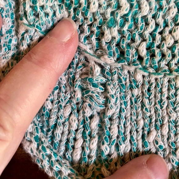 ⚜️Free People deep v-neck popcorn texture sweater⚜️ - Picture 13 of 13